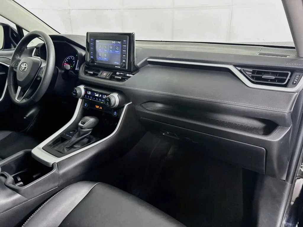 Used 2022 Black Toyota XLE Premium image 36