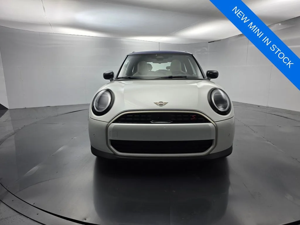 New 2026 White MINI Signature Plus image 2