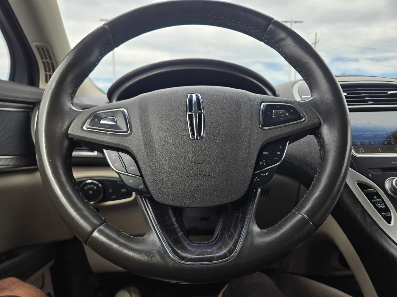 Used 2018 Blue Metallic LINCOLN Select image 18