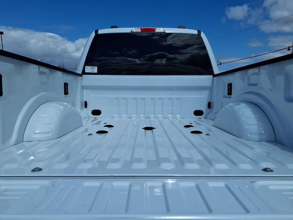 New 2026 Oxford White Ford F-250® XLT image 6