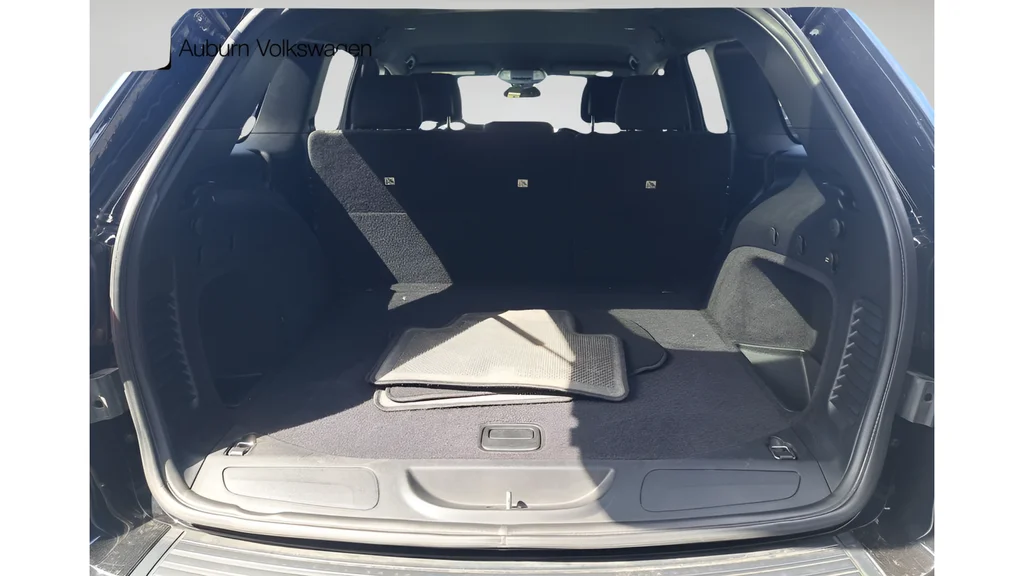 Used 2020 Black Jeep Laredo E image 26