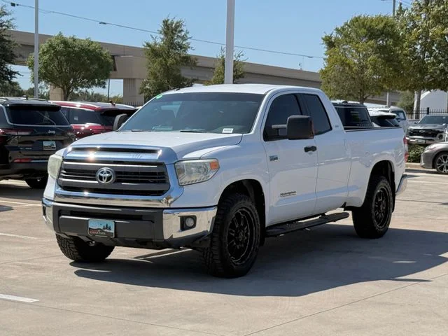 Used 2014 Super White Toyota SR5 image 7