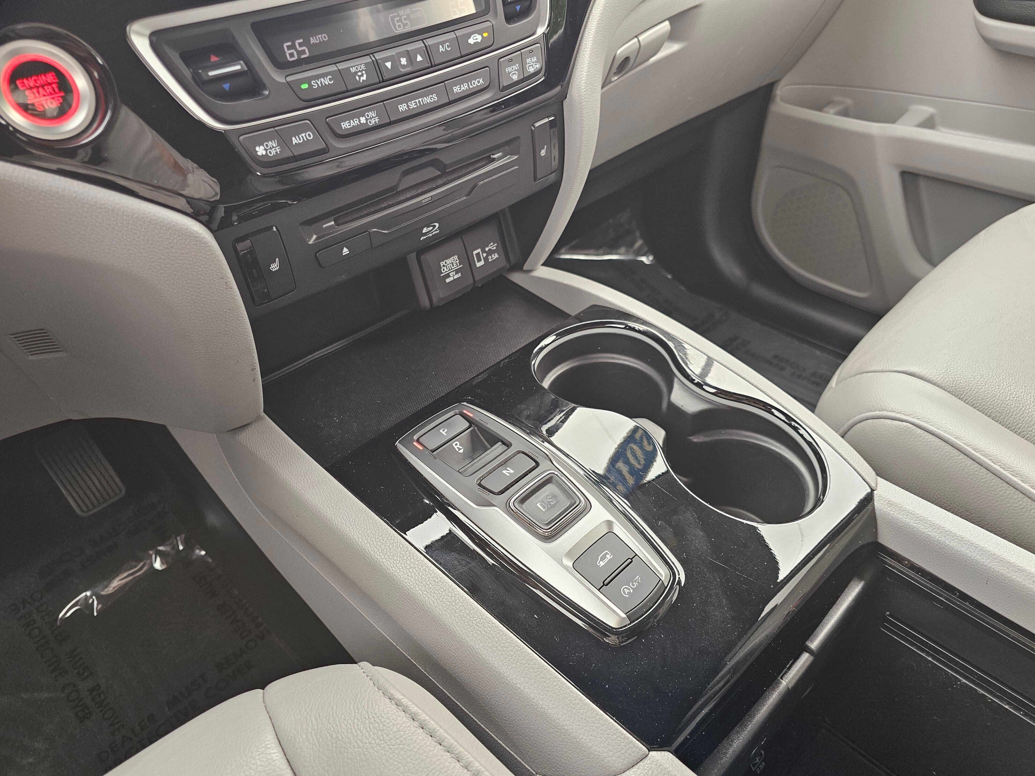 Used 2019 Modern Steel Metallic Honda Touring image 26