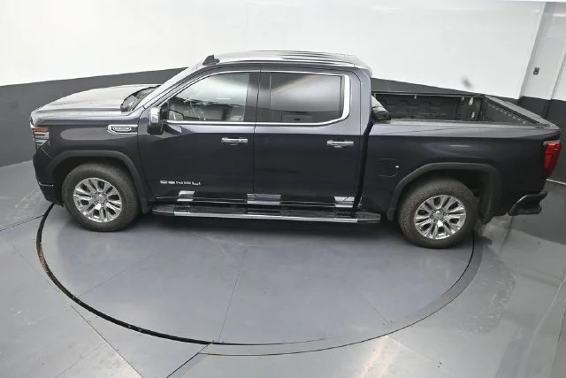 Used 2023 Silver GMC Denali image 14