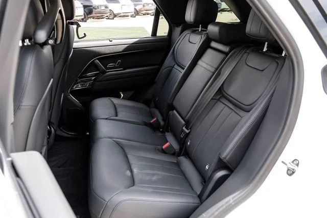 Used 2024  Land Rover Dynamic SE image 49