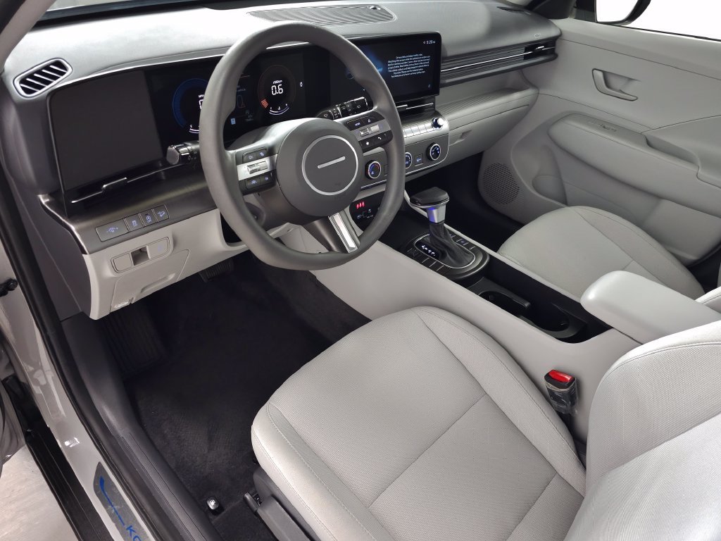 2025 Hyundai Kona SE - Photo 16