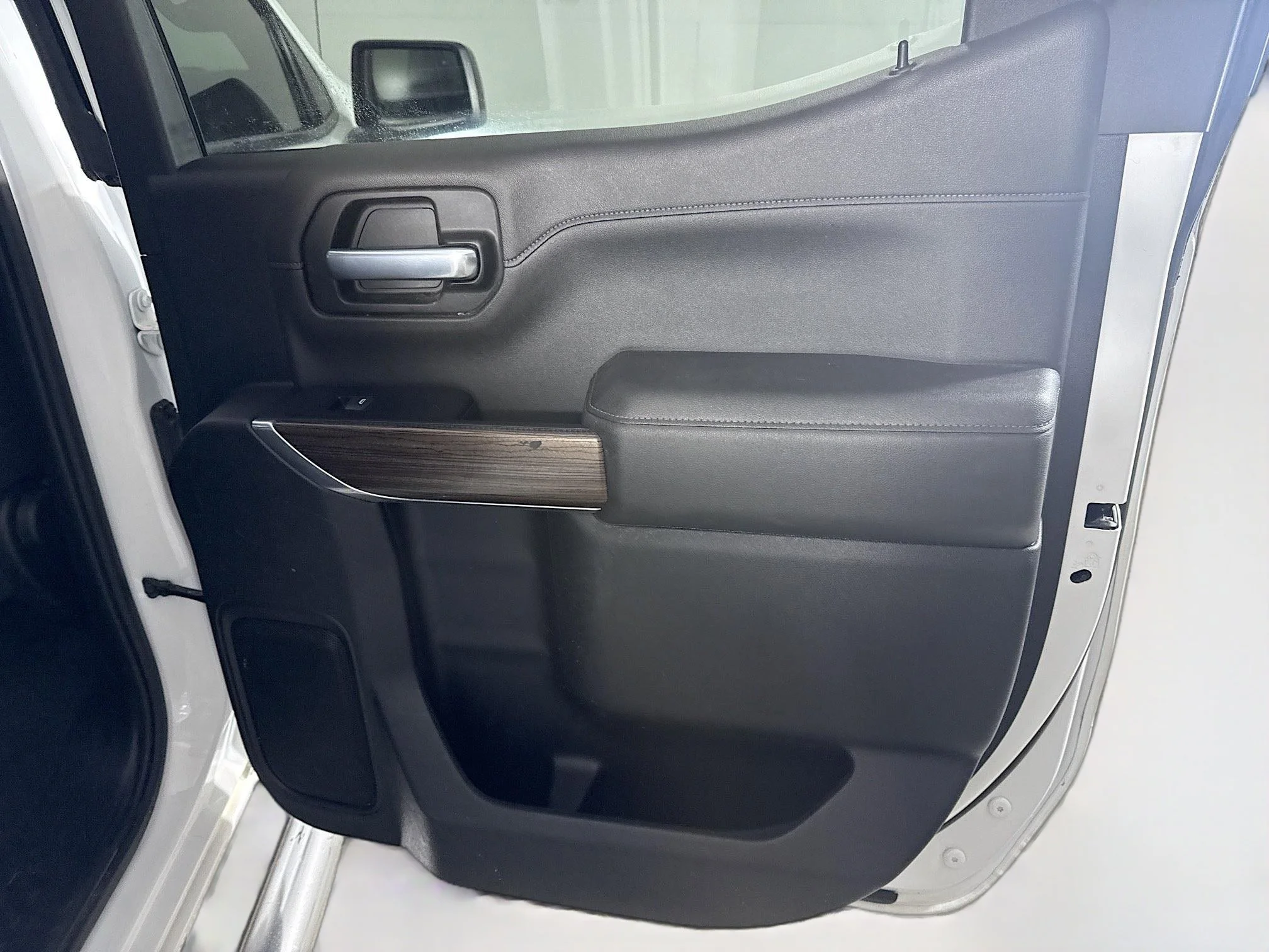 Used 2022 Summit White Chevrolet RST image 24