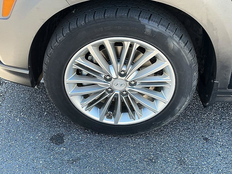 Used 2019 Ultra Black Pearl Hyundai SEL image 11