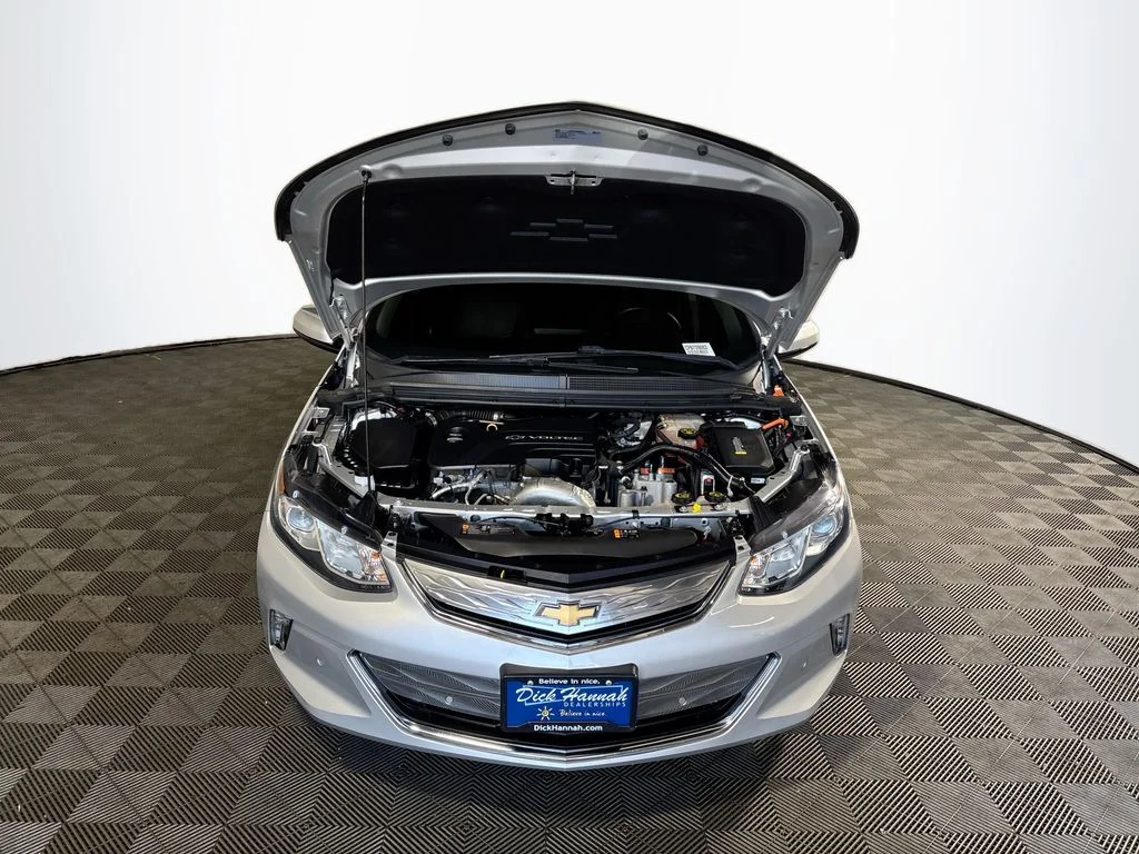 Used 2017 Silver Chevrolet Premier image 22