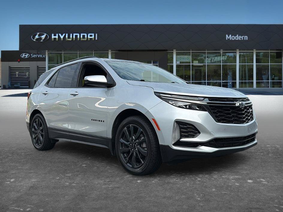Used 2022 Silver Ice Metallic Chevrolet RS image 3