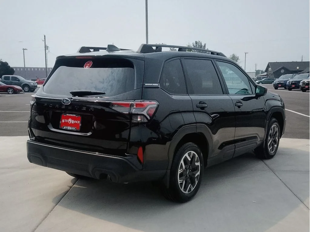New 2026 CRYSTAL BLACK SILICA Subaru Premium image 3