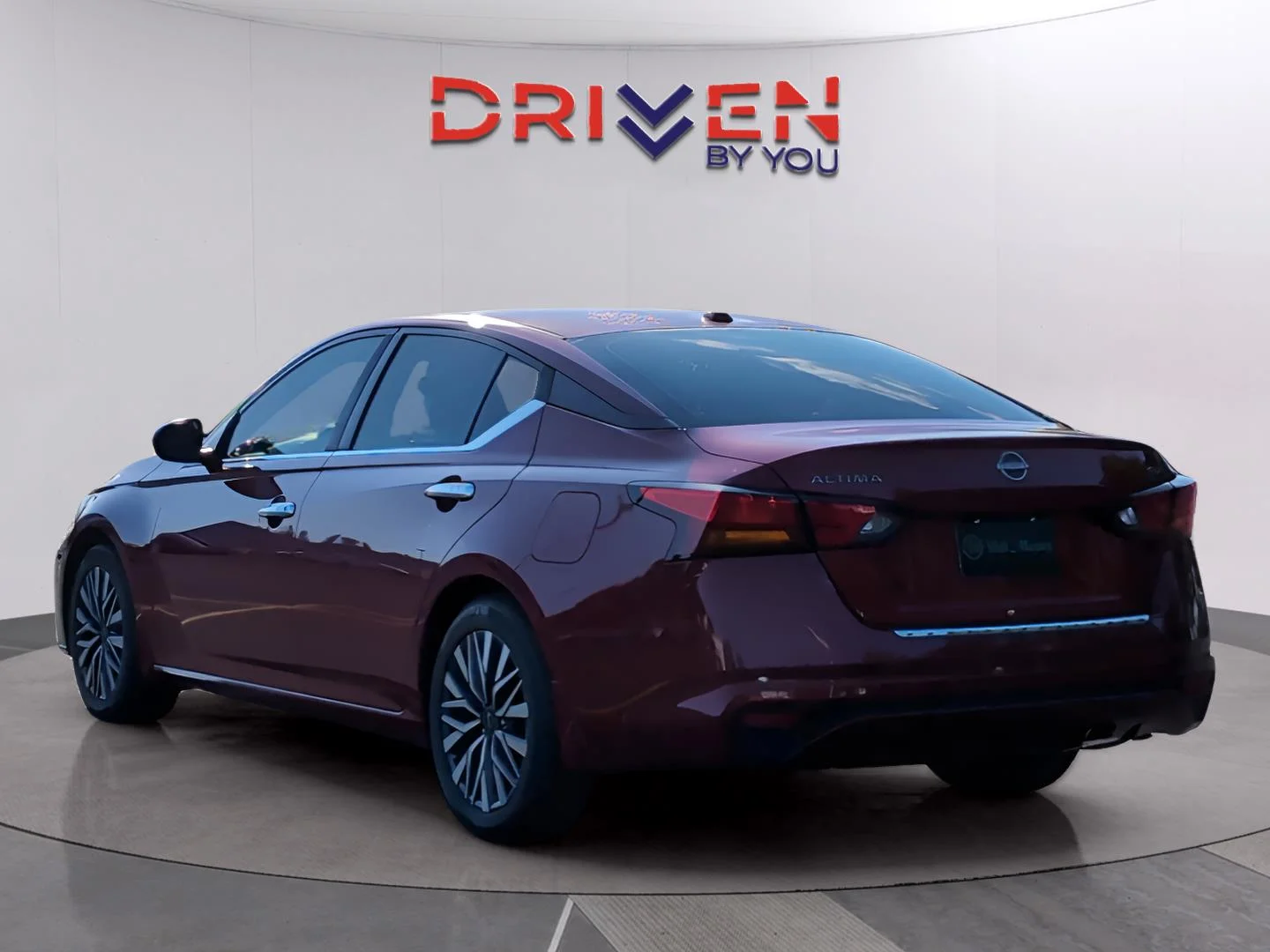 Used 2023 Scarlet Ember Tintcoat Nissan 2.5 SV image 3