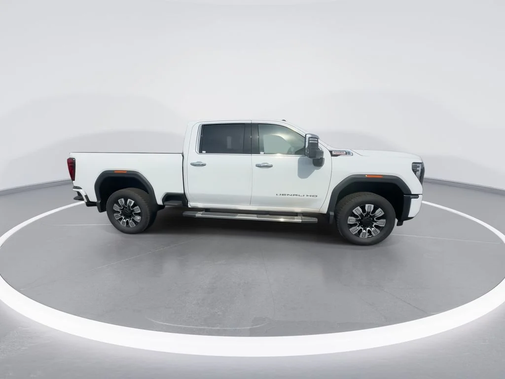 Used 2024 White GMC Denali image 9
