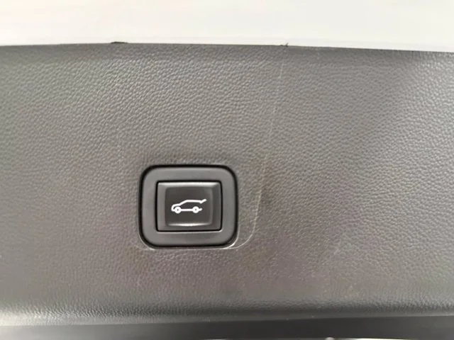 Used 2020 White Chevrolet 3LT image 11