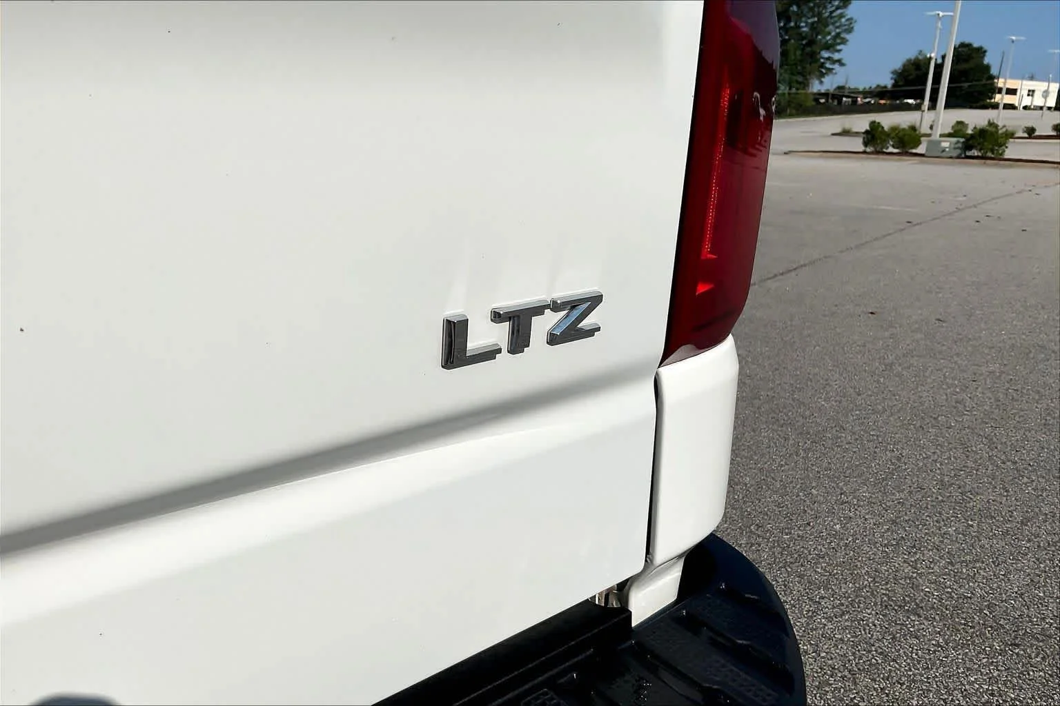 Used 2020 Summit White Chevrolet LTZ image 10