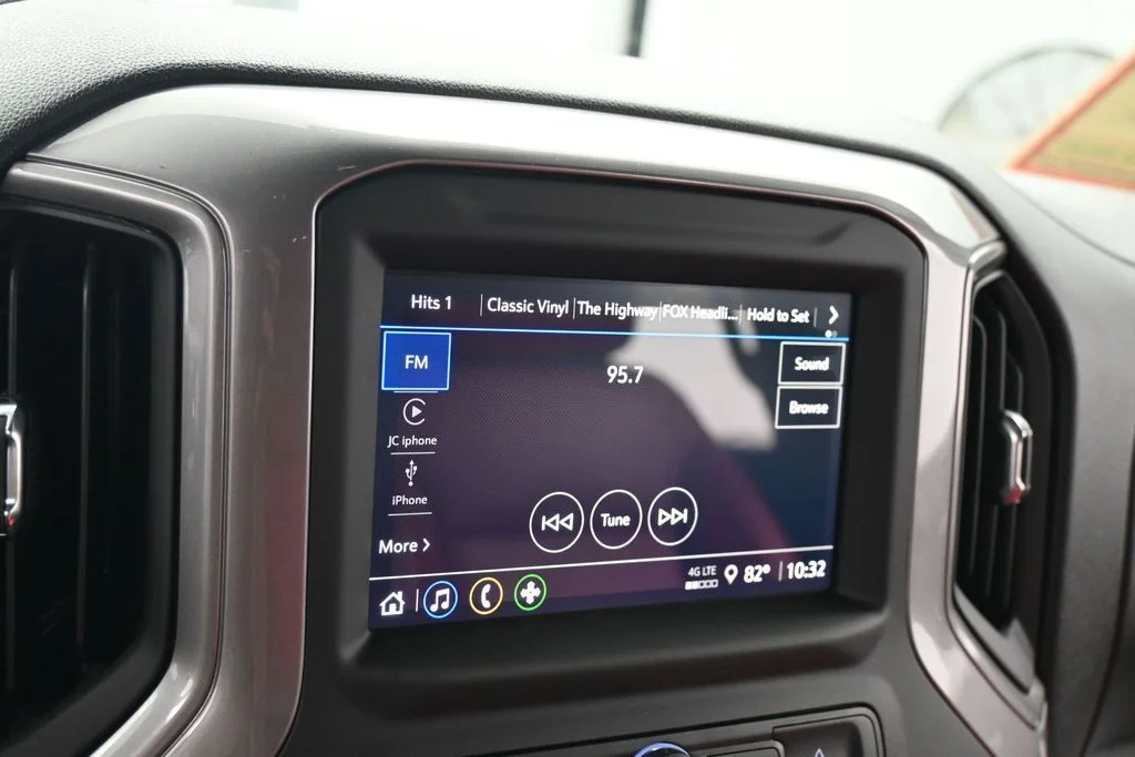 Used 2022 Black Chevrolet Custom image 19