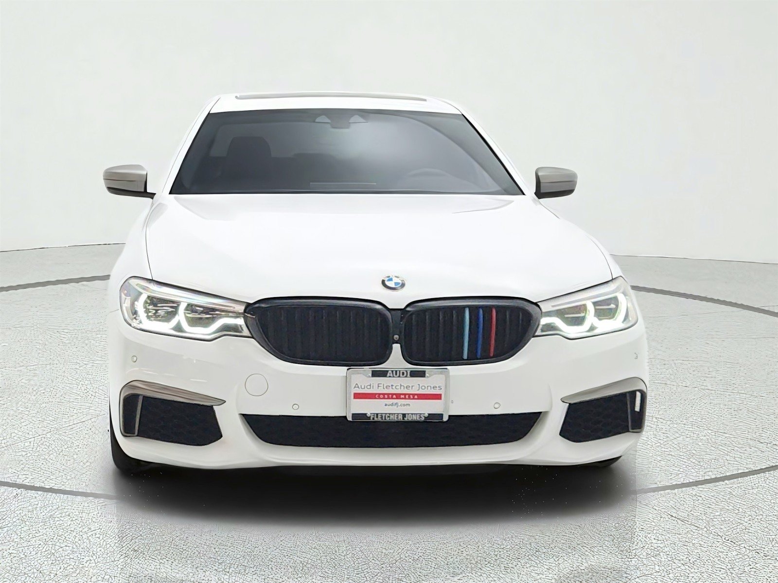 Used 2019 Alpine White BMW M550i xDrive Sedan image 2
