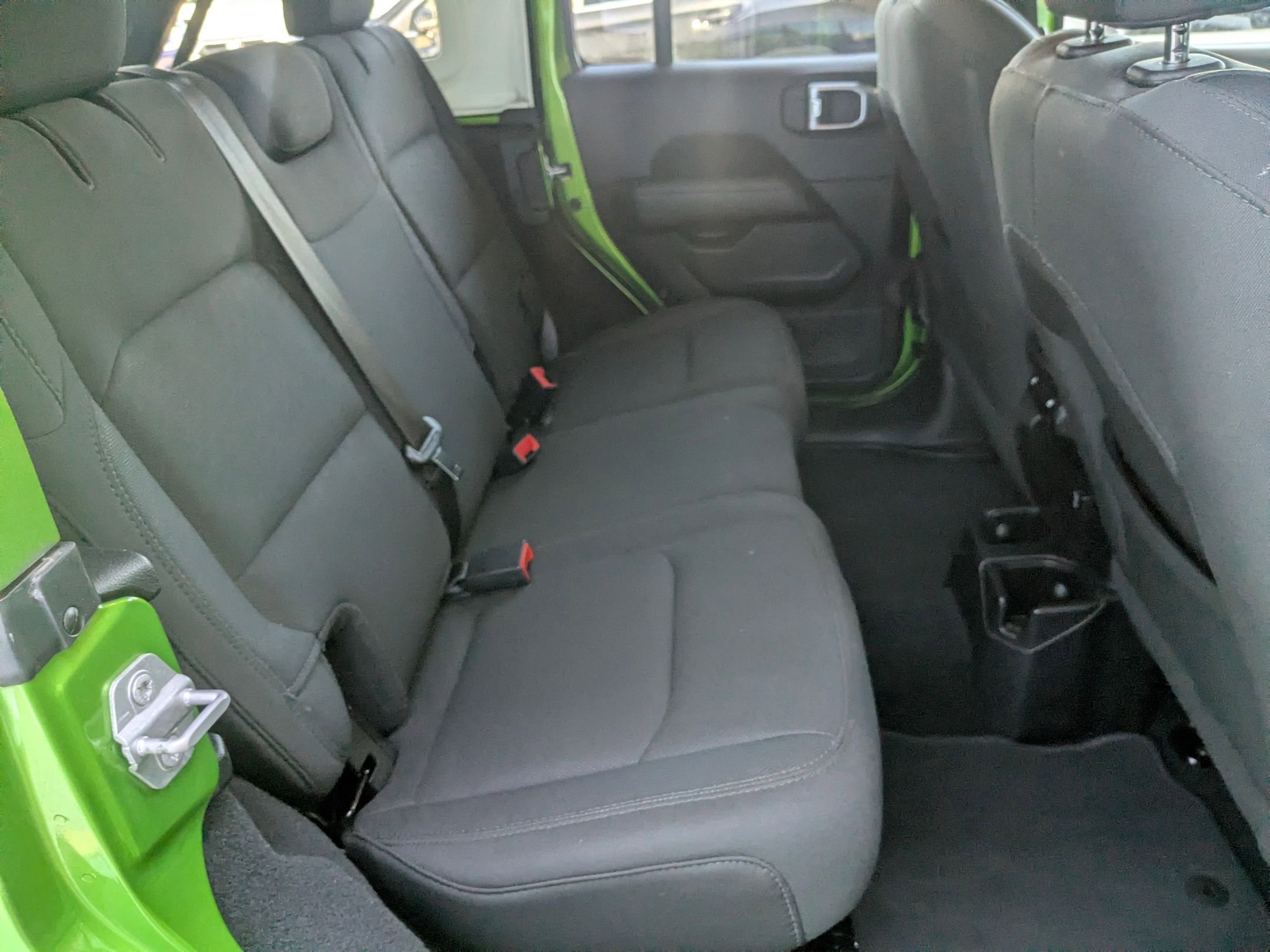 Certified Used 2019 Mojito! Clearcoat Jeep Sahara image 22