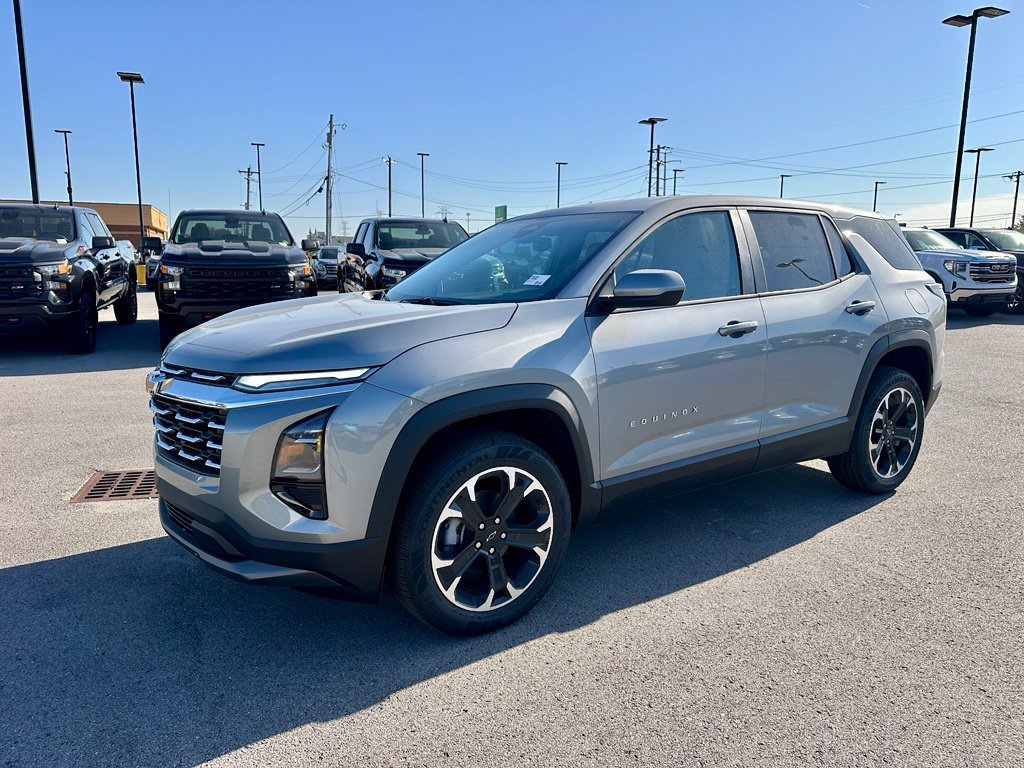 2027 Chevrolet Equinox LT - Photo 8