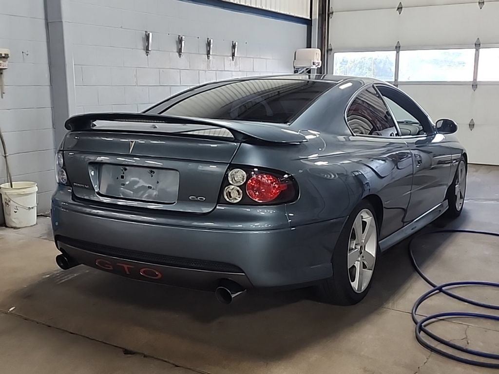 Used 2006 Cyclone Gray Metallic Pontiac 2DR CPE image 2