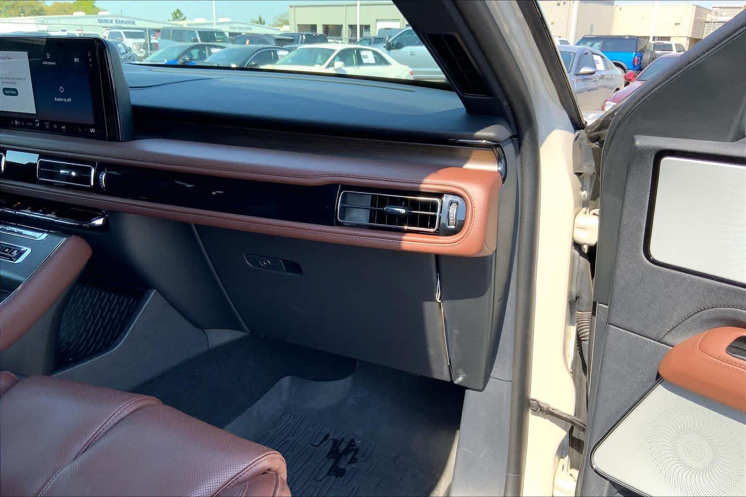 Used 2025 Ceramic Pearl Metallic Tri-Coat Lincoln Reserve image 29