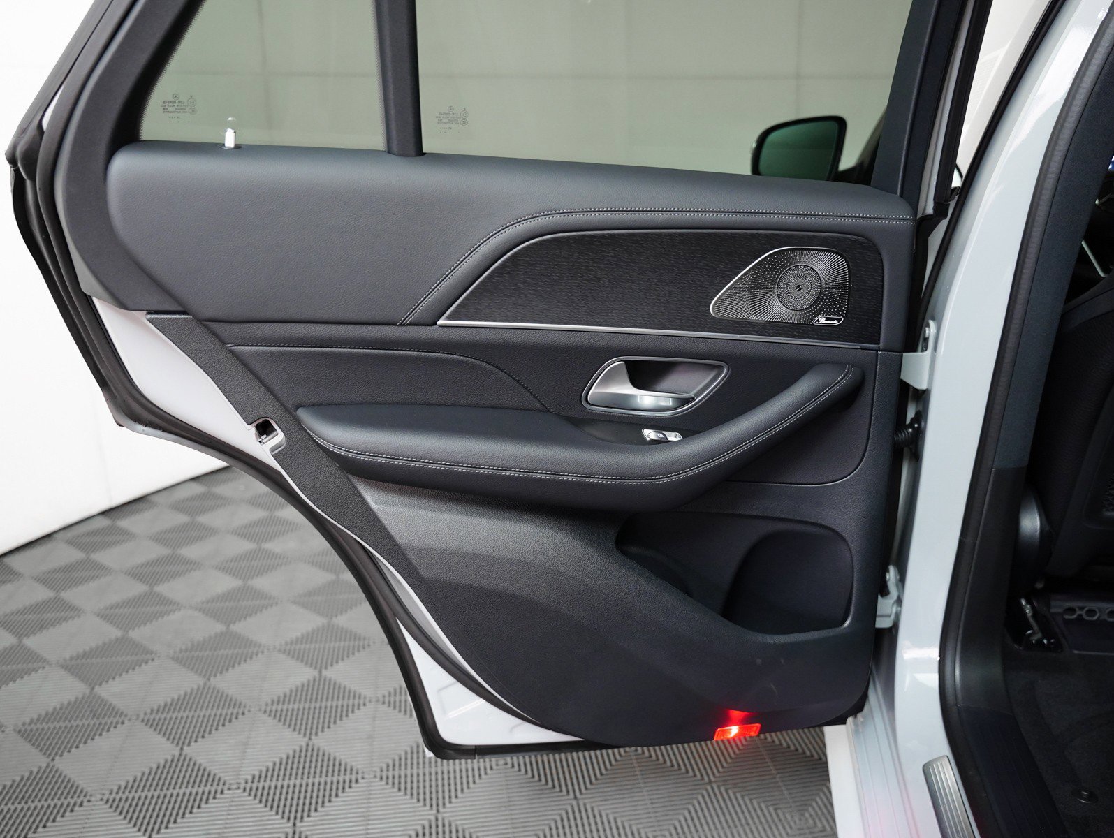 New 2026 MANUFAKTUR Alpine Grey Mercedes-Benz GLE 450 image 24