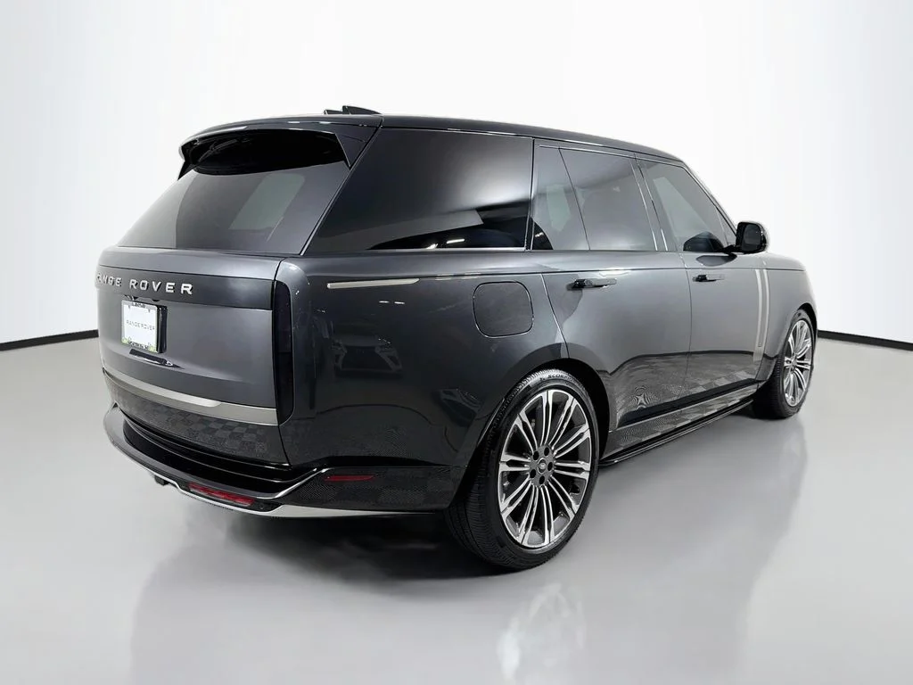 Used 2025 Gray Land Rover SE image 5