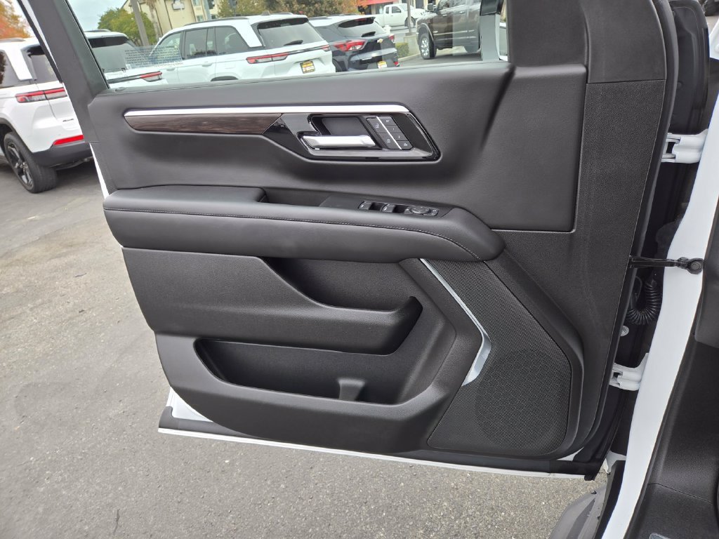 Used 2026 White Chevrolet LT image 27