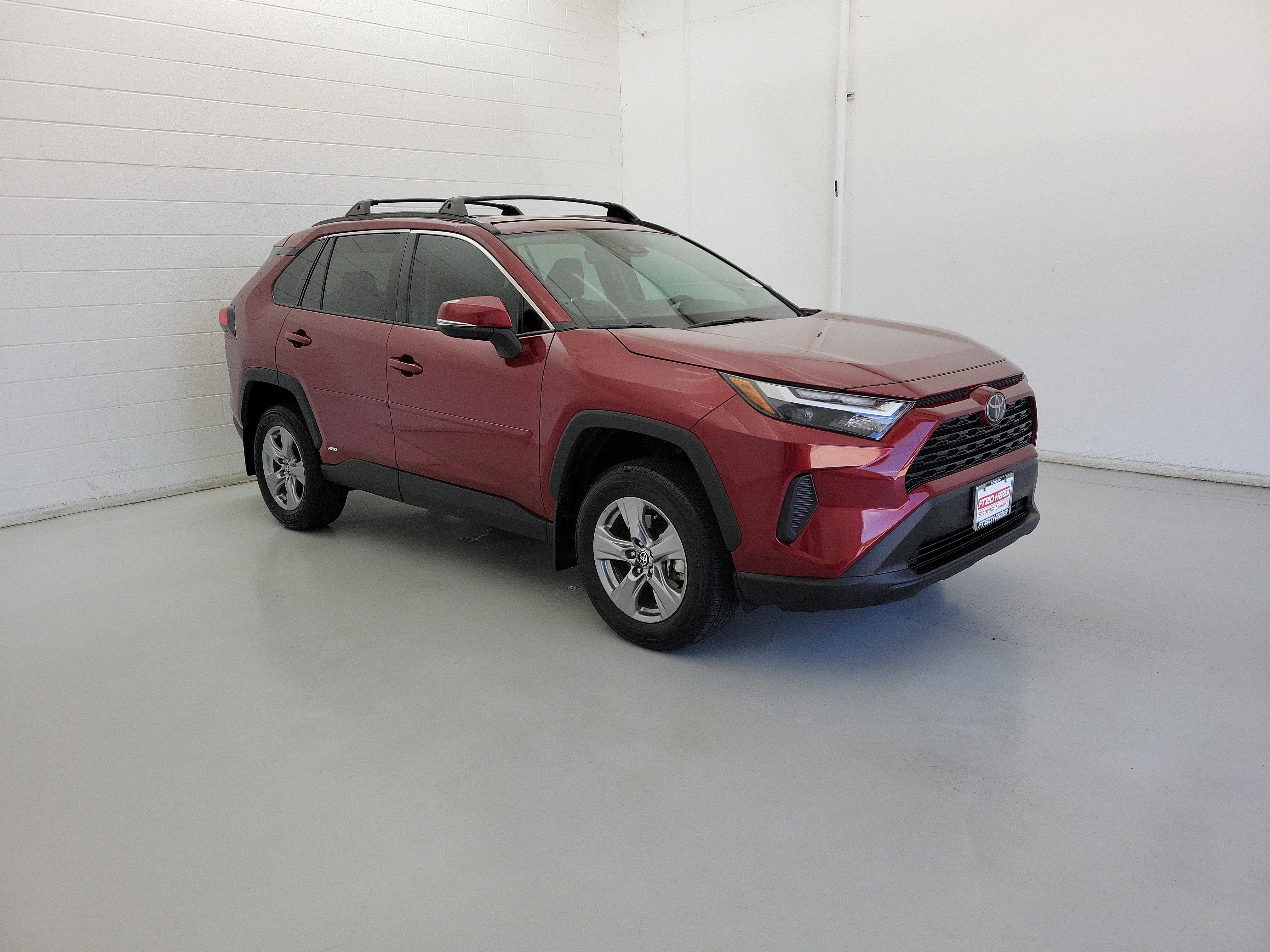 Used 2025 Ruby Flare Pearl Toyota XLE image 4