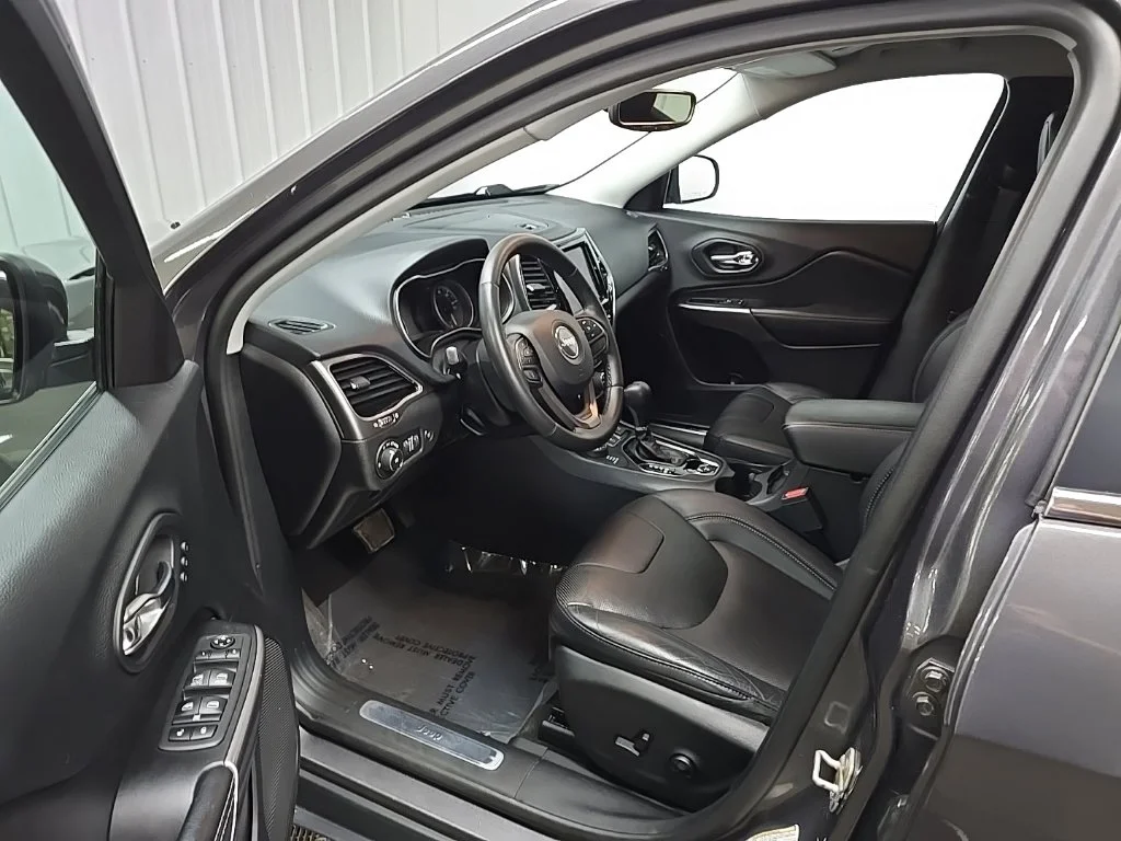 Used 2020 Gray Jeep Limited image 28