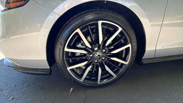 New 2026 Solar Silver Metallic Honda Touring Hybrid image 10