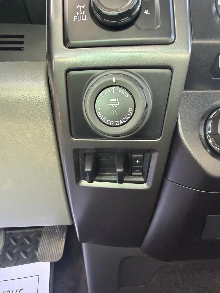 Used 2018 Blue Ford XL image 15