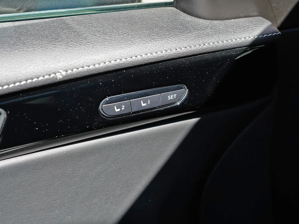 Used 2025 Mineral Black INFINITI PURE image 30