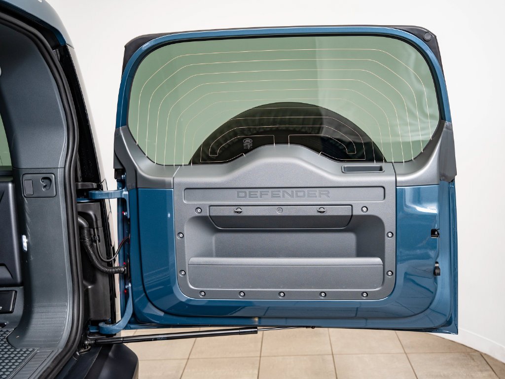 New 2026 Tasman Blue Land Rover X-Dynamic SE image 22