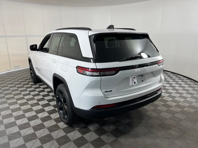 Used 2023 White/off-white Jeep Altitude X image 5