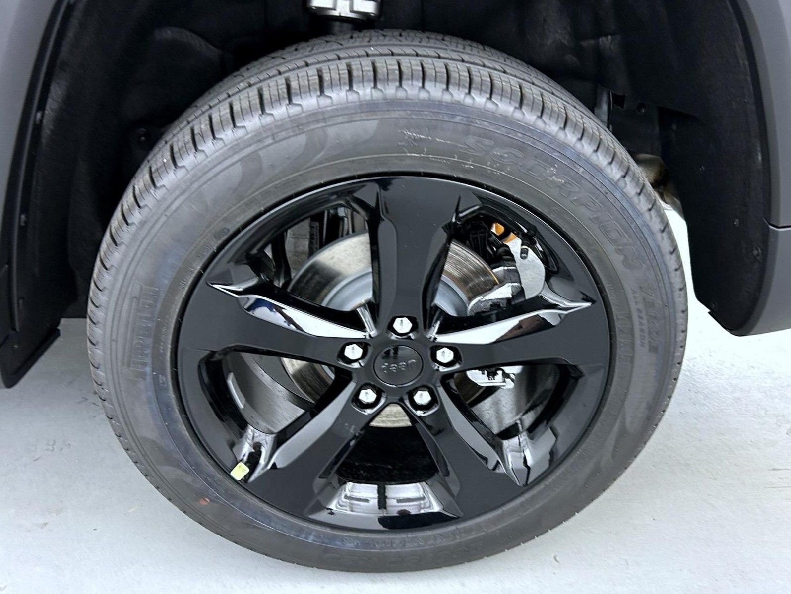 New 2026 Baltic Gray Metallic Clear-Coat Exterior Paint Jeep Limited image 23