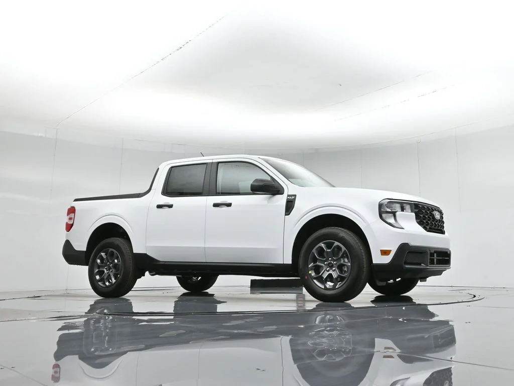 New 2026 Oxford White Ford XLT image 3