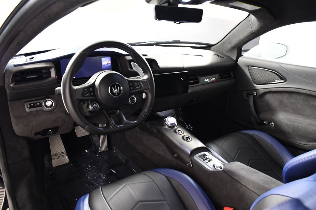 Used 2022 Bianco Audace Maserati Base image 13