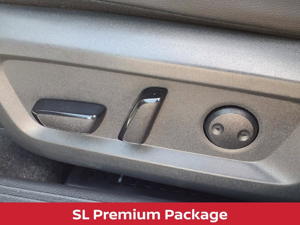 Used 2023 Pearl White Nissan SL premium w/heated leather seats & pano roof image 18
