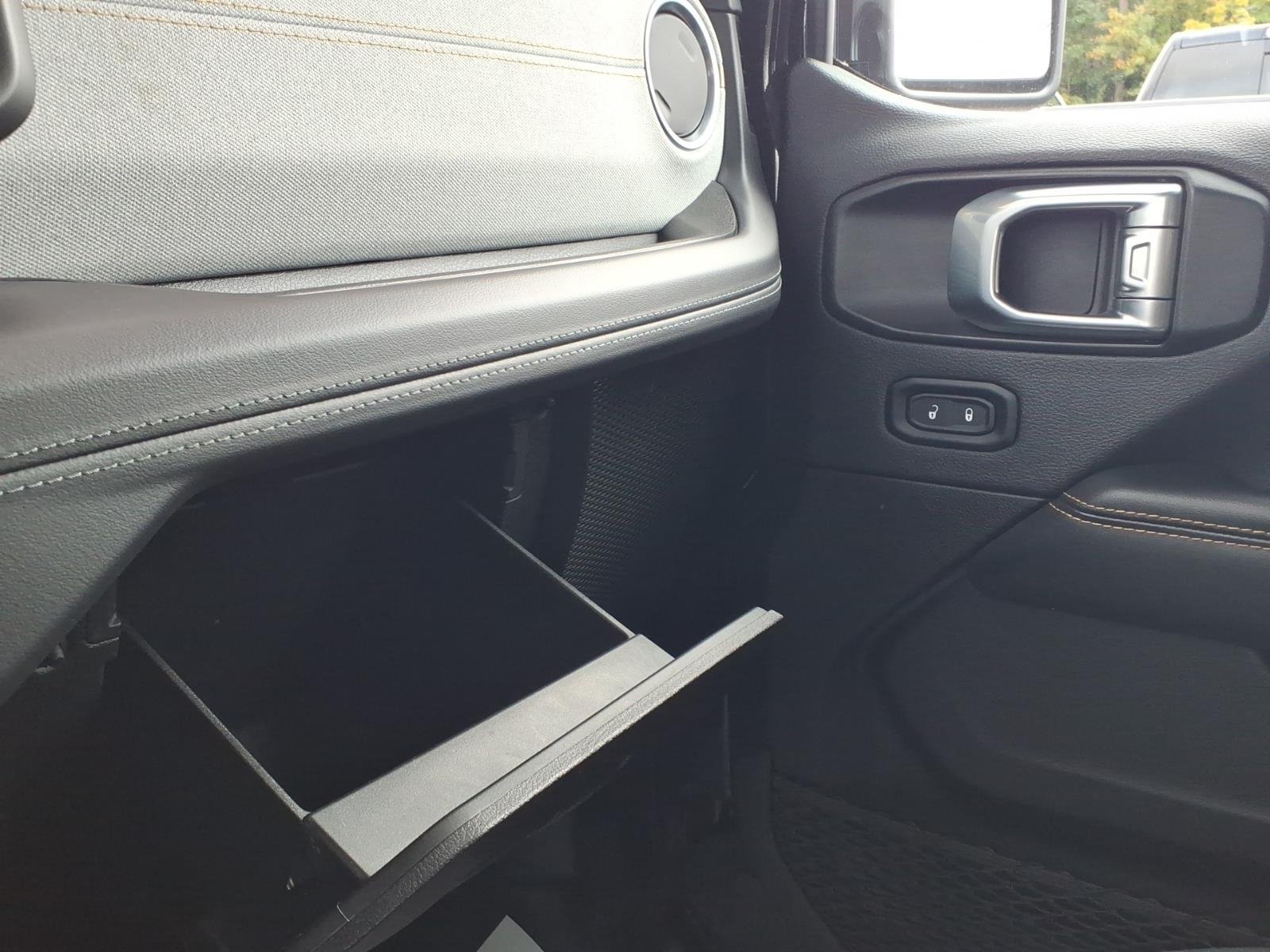 Certified Used 2025 Black Jeep Sahara image 27