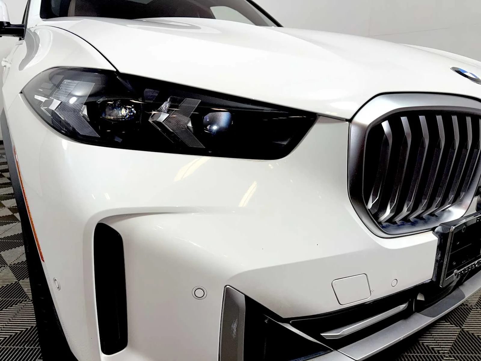 Used 2024 Alpine White BMW xDrive40i image 25