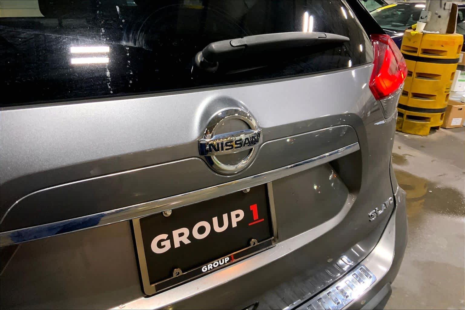 Used 2017 Gun Metallic Nissan SL image 31