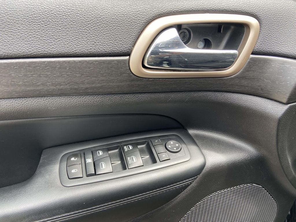 Used 2017 Black Jeep Laredo image 14