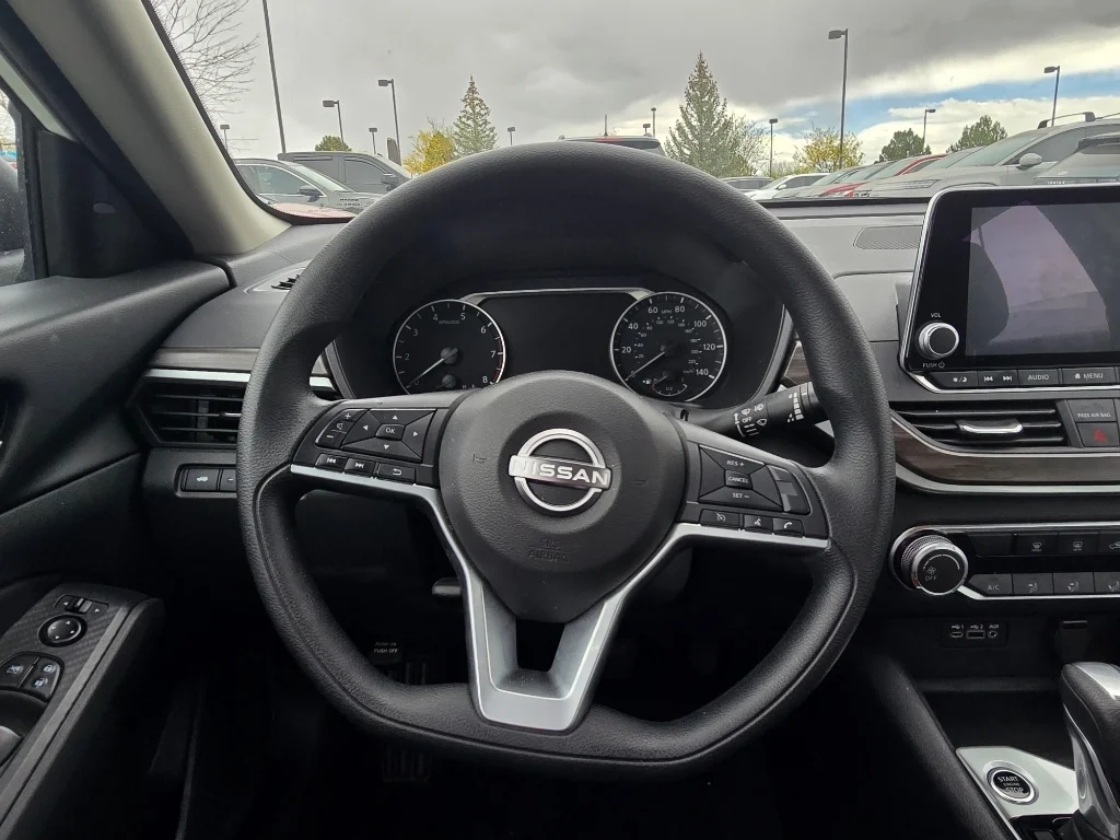 Used 2025 Glacier White Nissan SV image 28