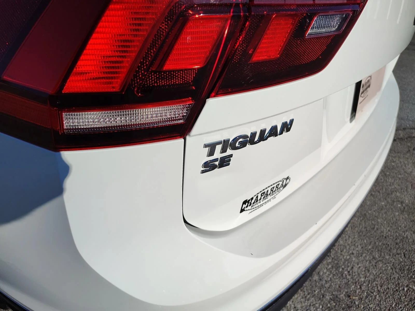 Used 2018 Pure White White Volkswagen  image 8