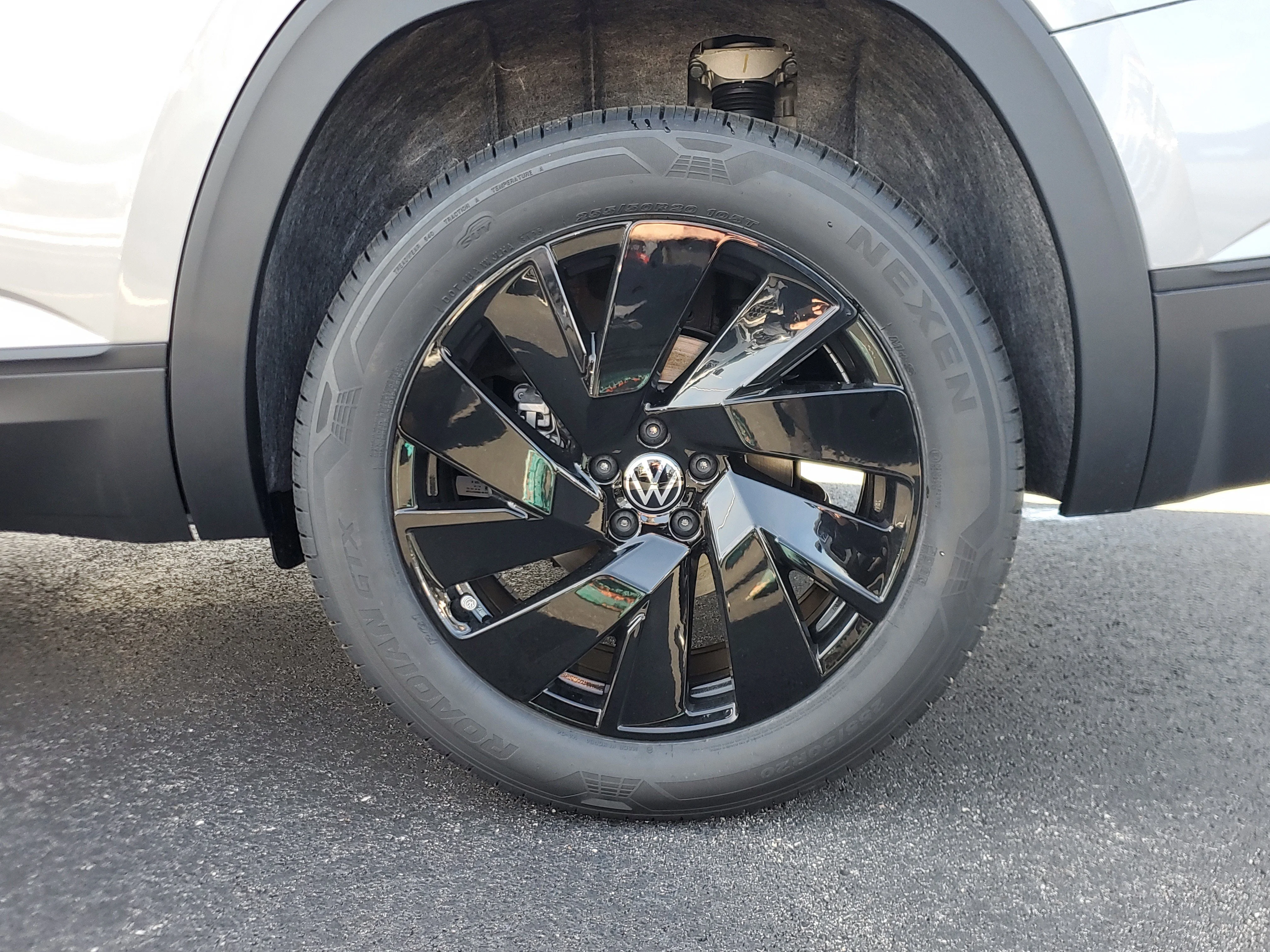 New 2026 Silver Volkswagen 2.0T SE w/Technology image 8