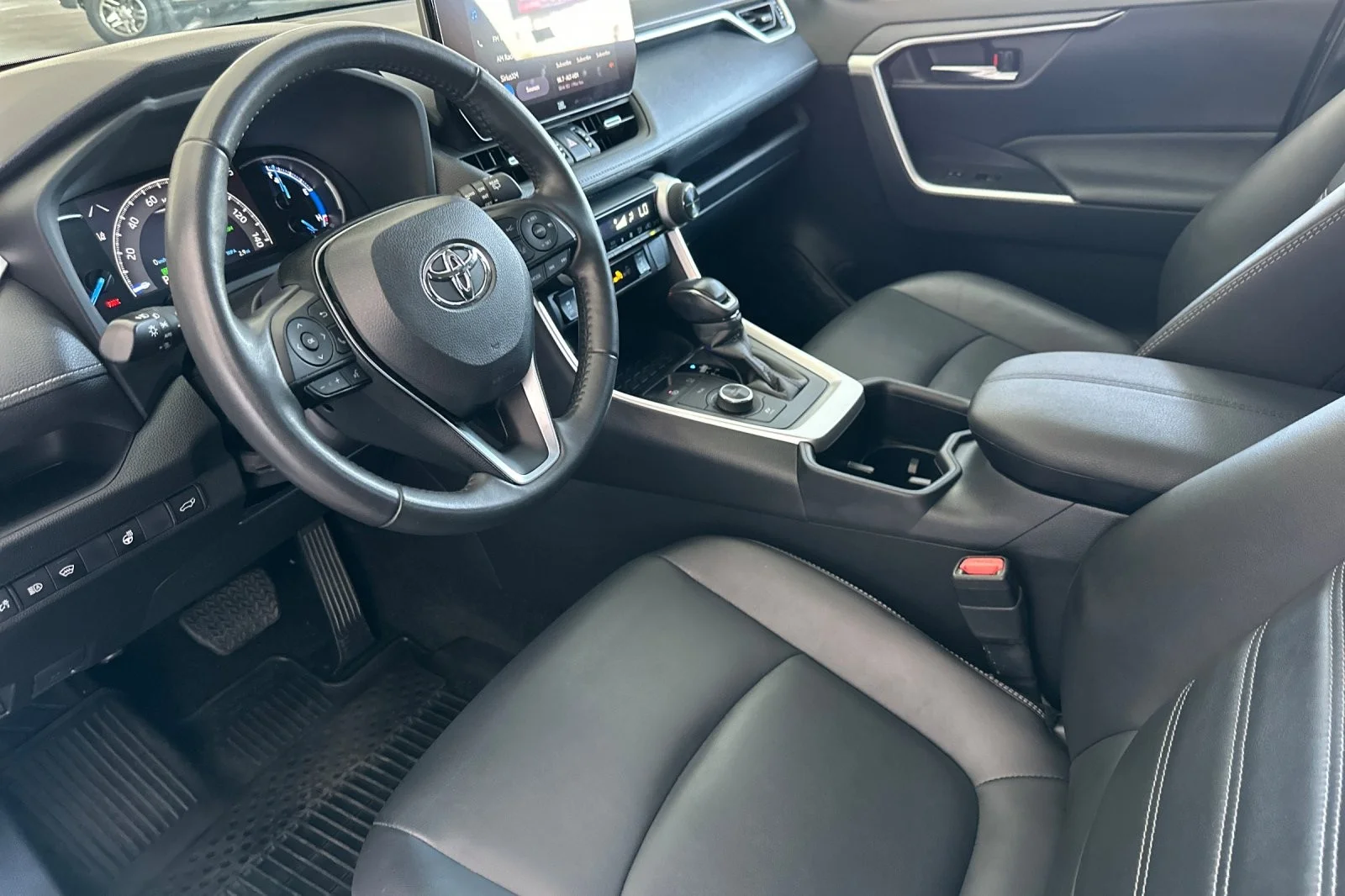 Used 2024 Wind Chill Pearl Toyota Hybrid XLE Premium image 9