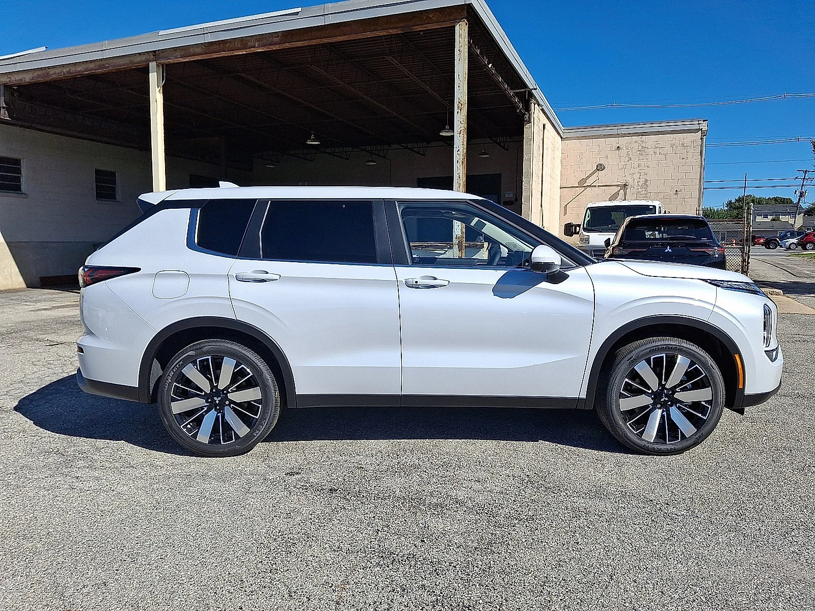 New 2026 White Mitsubishi SE image 8