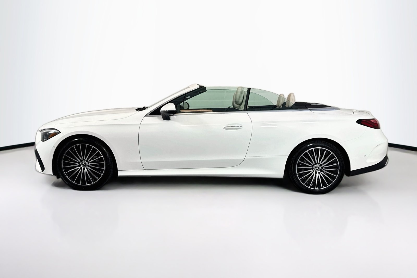 New 2026 Polar White Mercedes-Benz CLE 450 image 8