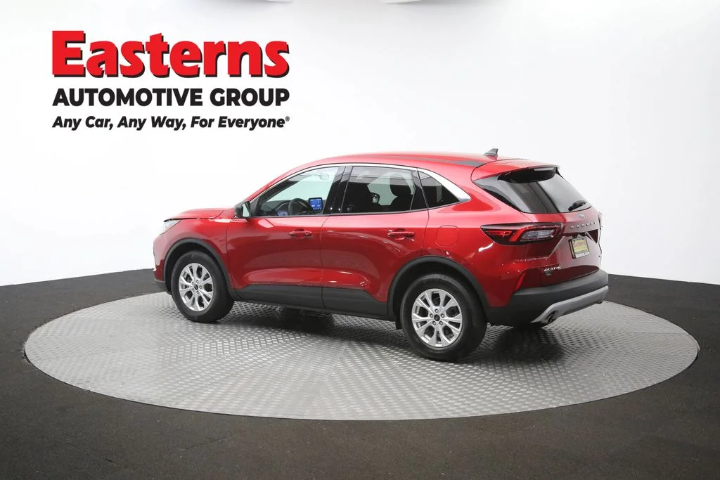 Used 2023 Red Ford Active image 63